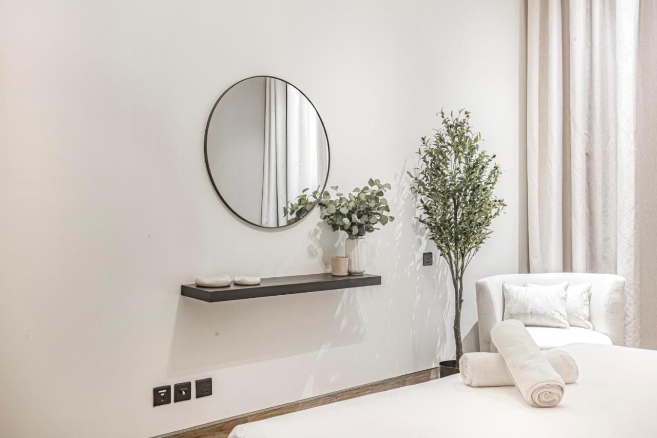 Apartment Daniels Canal View 1br At J One Business Bay Dubai